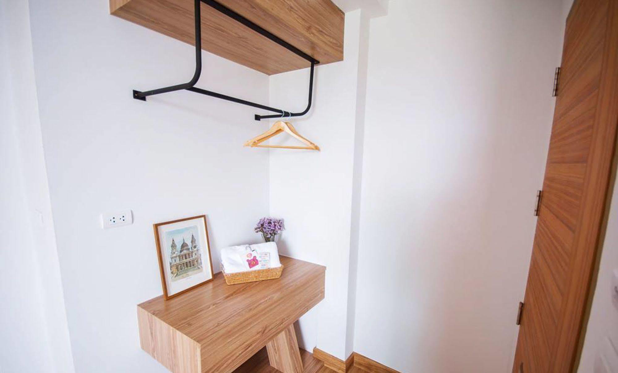The Logbook Room And Cafe' Chonburi Eksteriør bilde
