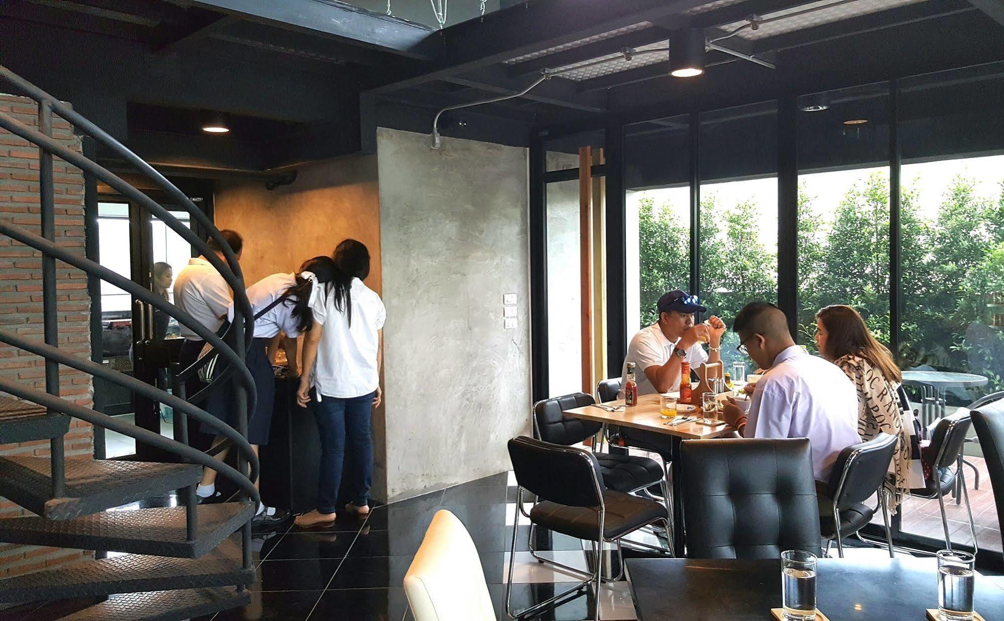 The Logbook Room And Cafe' Chonburi Eksteriør bilde
