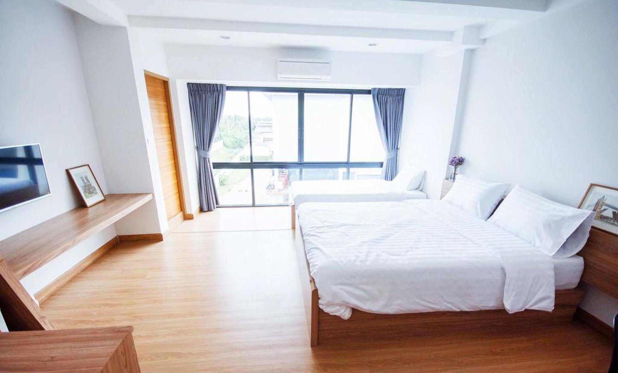 The Logbook Room And Cafe' Chonburi Eksteriør bilde