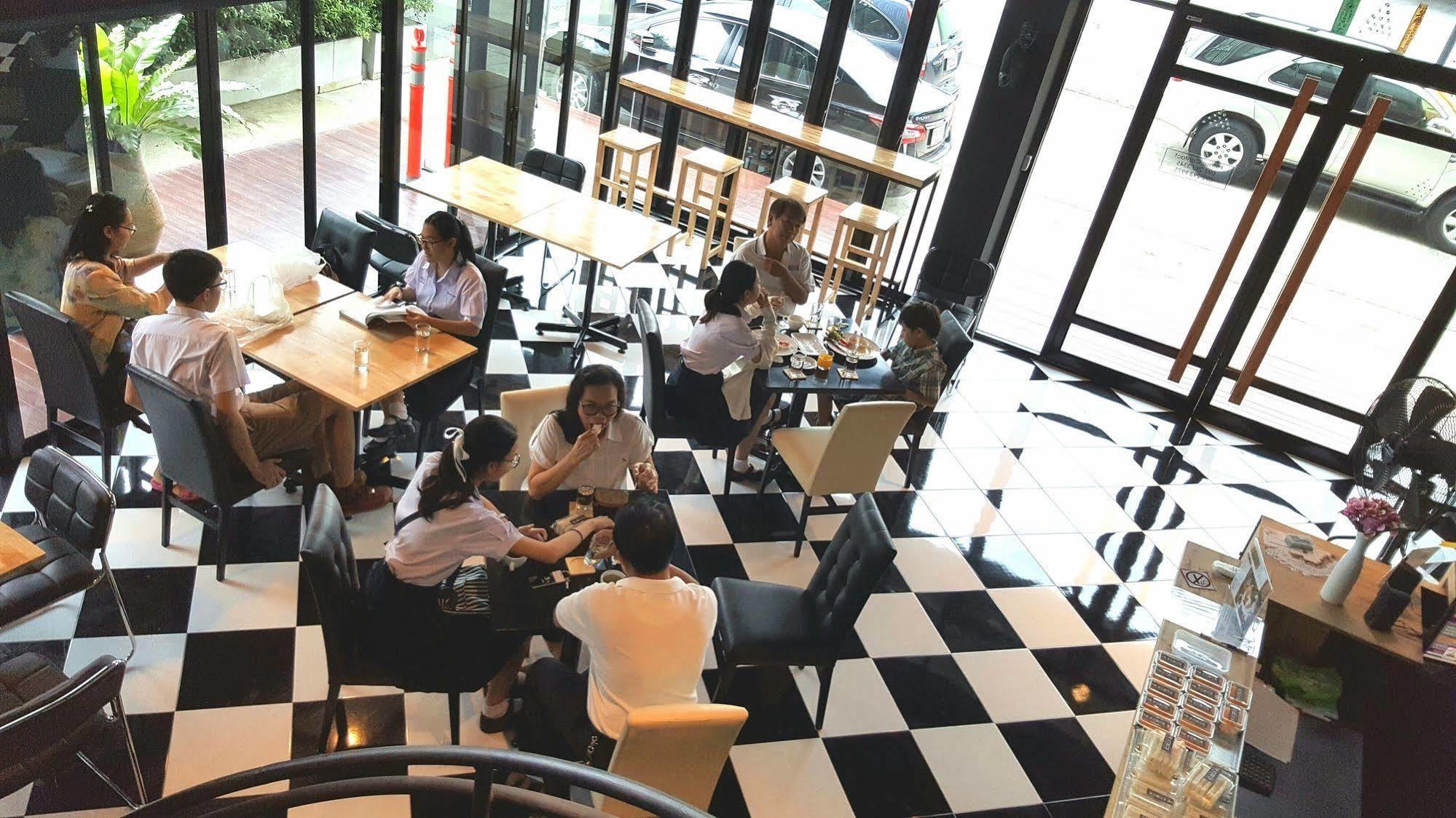 The Logbook Room And Cafe' Chonburi Eksteriør bilde